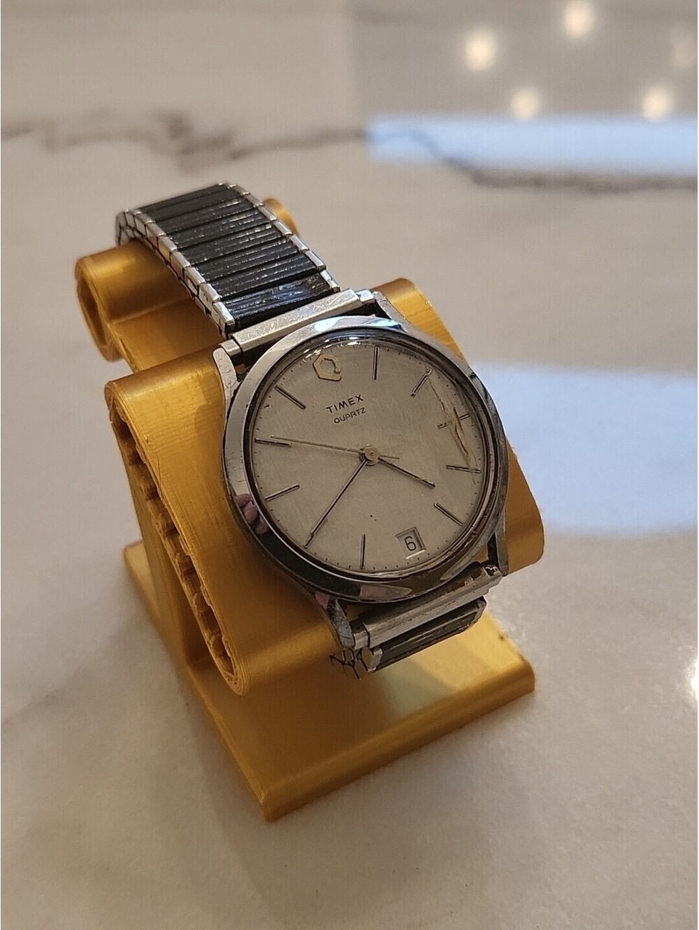 Vtg Timex Q Mens QUICKSET Watch  Silver &Black Stretch Battery Date 34mm Quartz